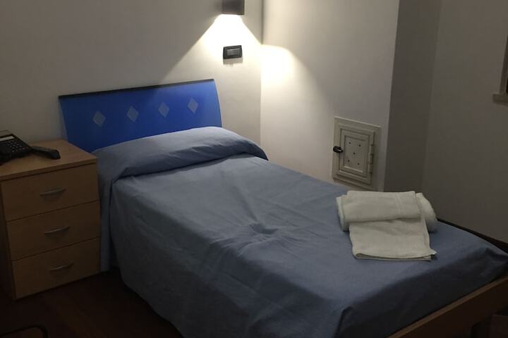 Room 3 of 25