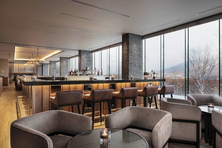 Lounge 41 of 47