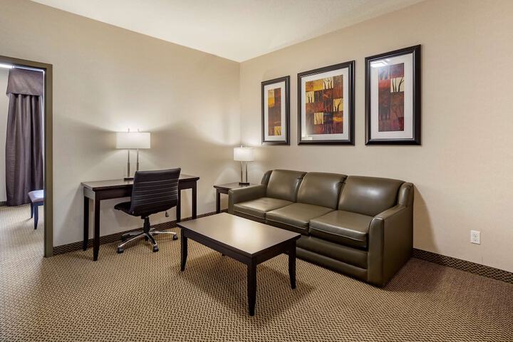 Room 33 of 168