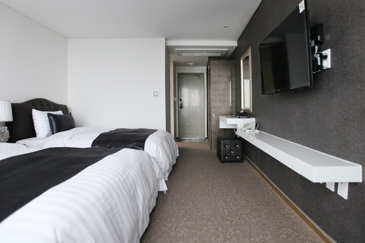 Room 21 of 34