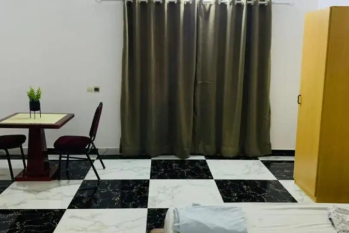 Room 6 of 14