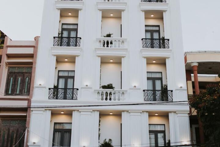 Marina Hotel