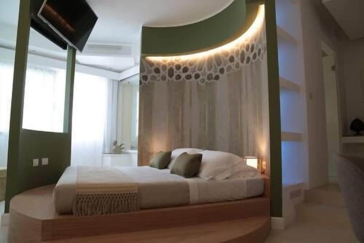 Room 14 of 40