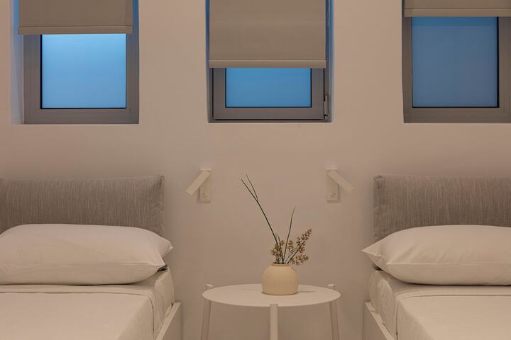 Room 44 of 227