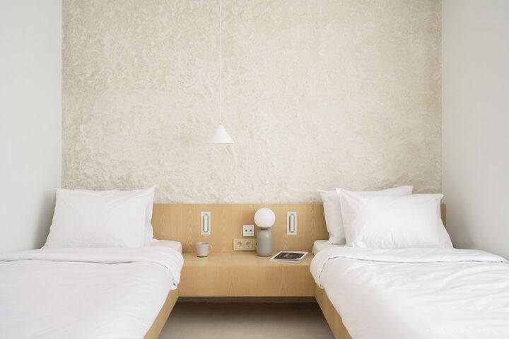 Room 13 of 38