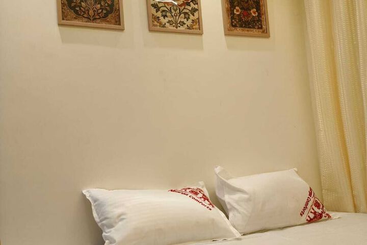 Room 4 of 32