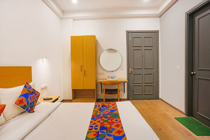 Room 13 of 25
