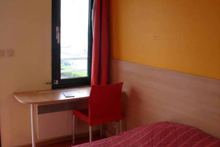 Room 4 of 33