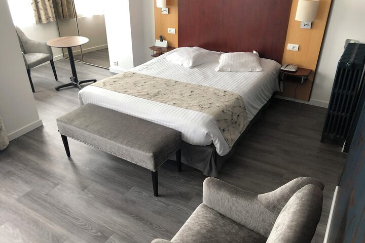 Room 19 of 38