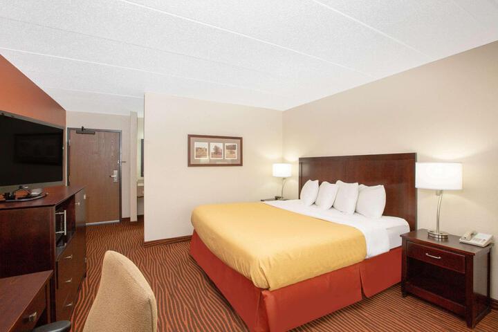 1 King Bed (17 of 35)