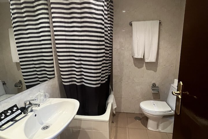 Room 12 of 40