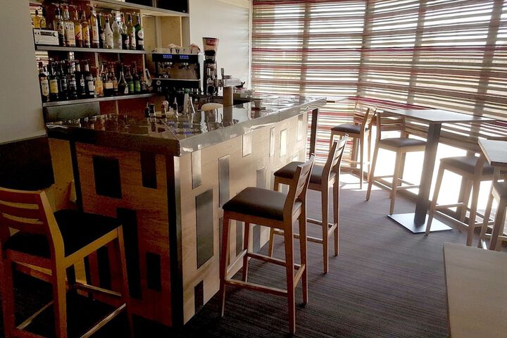 Lounge 37 of 54