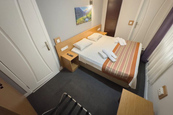 Room 48 of 99