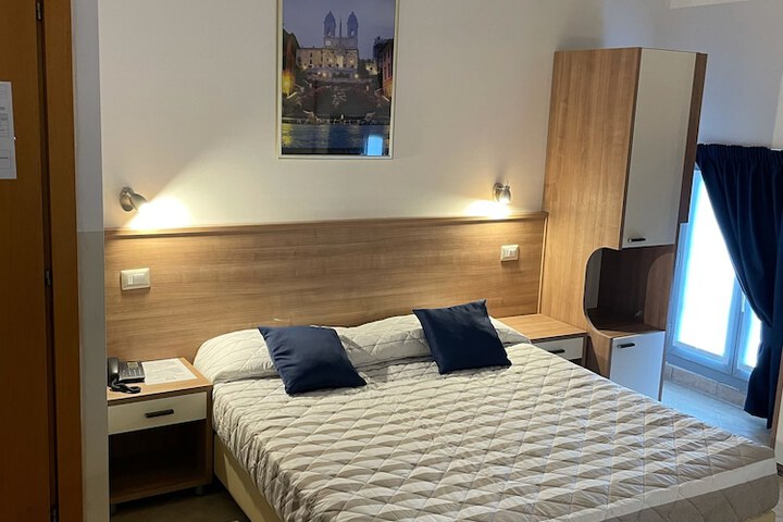 Room 13 of 35