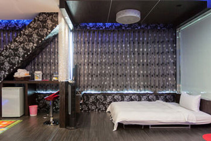 Room 18 of 34