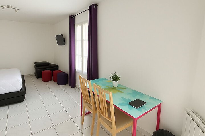 Room 5 of 42