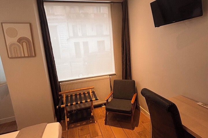 Room 10 of 37