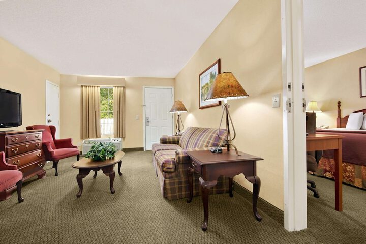 Standard Room, King or Two Doubles (3 of 10)