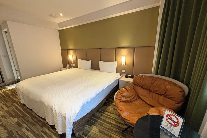 Room 18 of 74