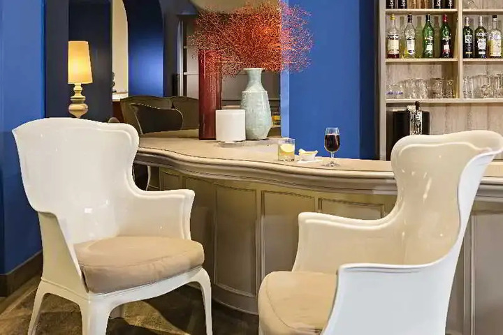 Dining 4 of 5
