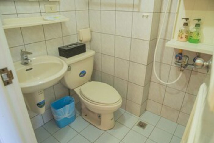 Room 3 of 38