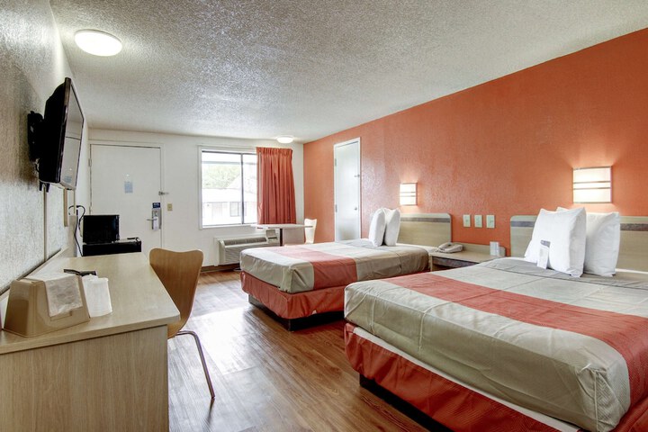 2 Double Beds (3 of 12)