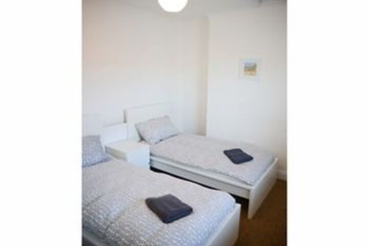Room 9 of 25