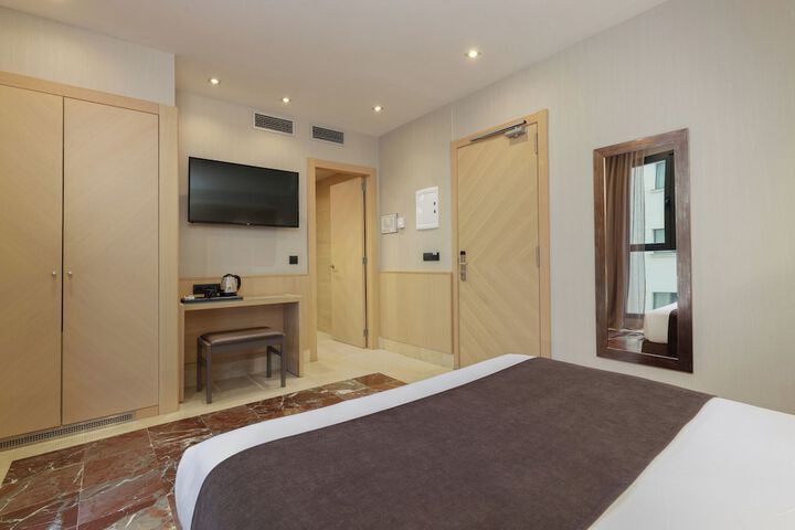 Room 10 of 114
