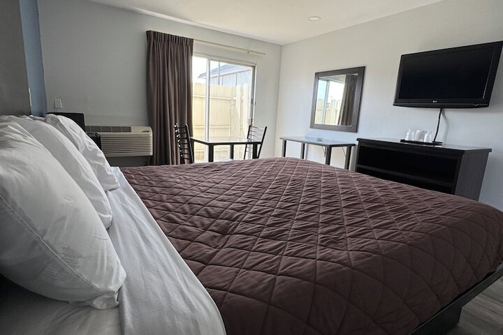 Room 4 of 16