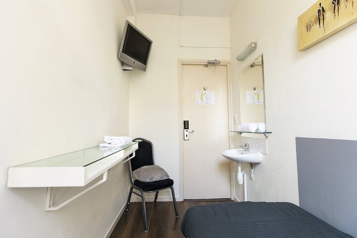 Room 42 of 59