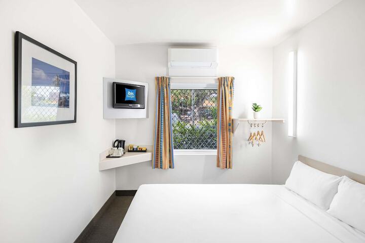 Room 25 of 41