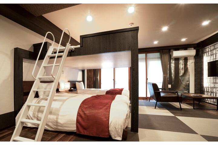 Room 9 of 21