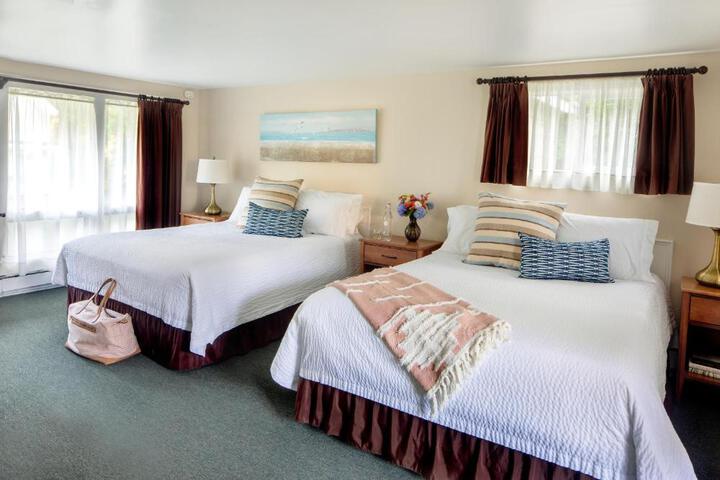 Classic Queen Bed (2 of 20)