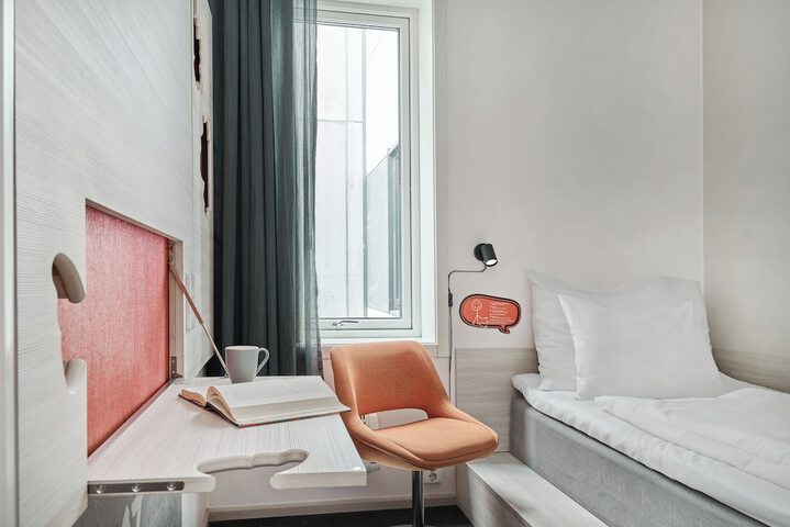 Room 5 of 34
