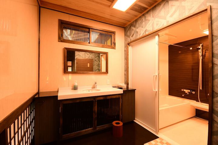 Room 17 of 100