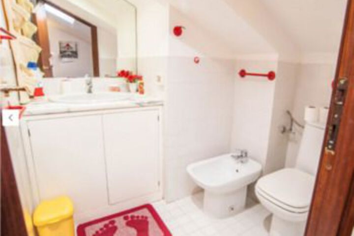 Room 2 of 9