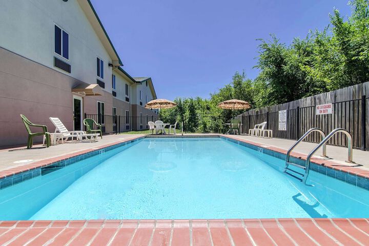 Pool 39 of 65