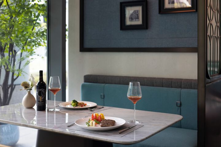 Dining 45 of 64