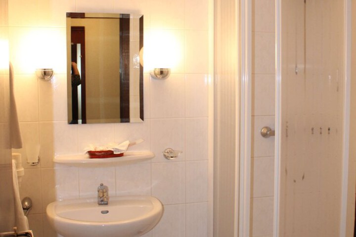 Room 18 of 46