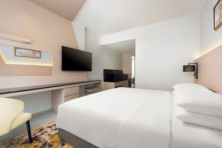 Room 8 of 50