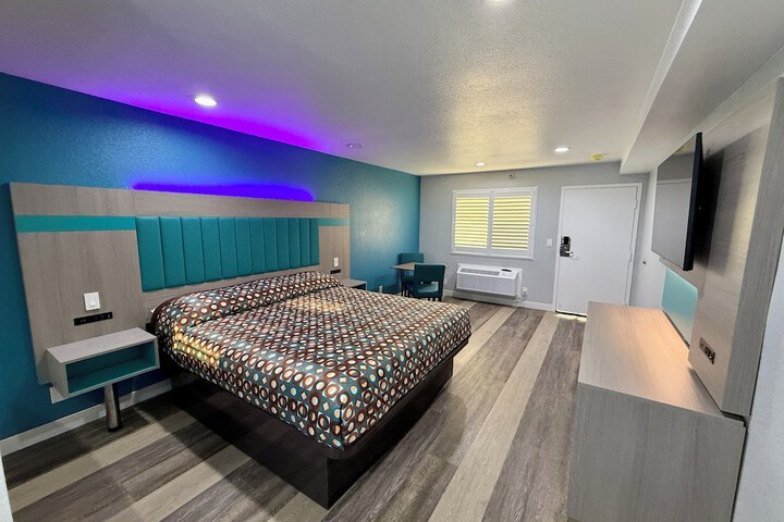 Room 5 of 13