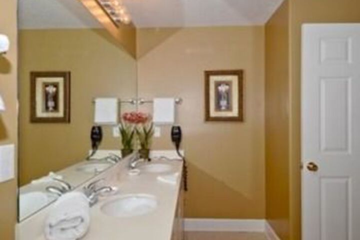 Room 7 of 16