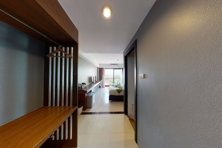 Hotel 2 of 179