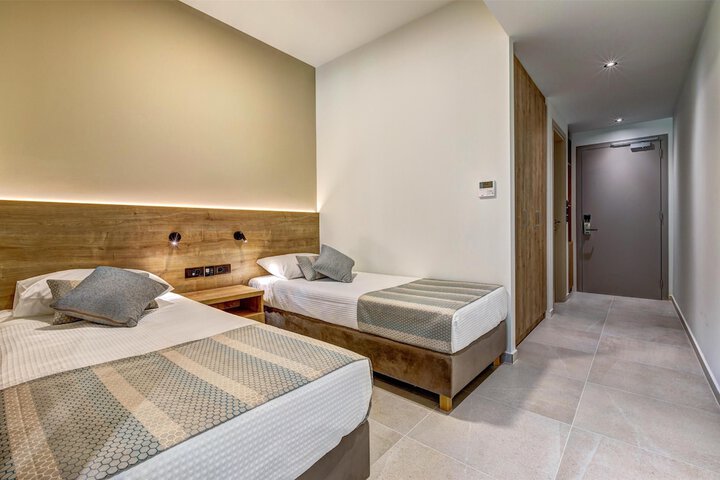 Room 10 of 67