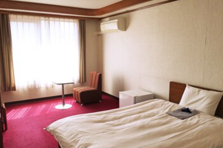 Room 7 of 18