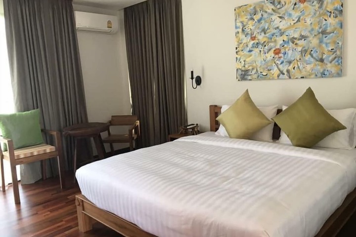 Room 5 of 38
