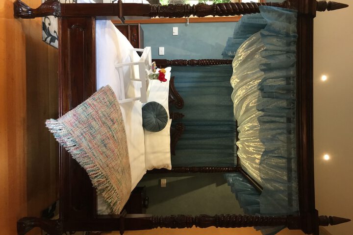 Room 16 of 38
