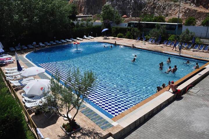 Pool 76 of 139