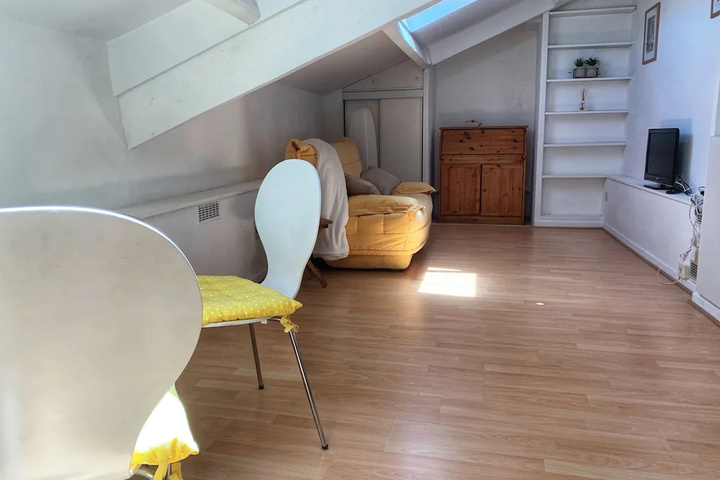 Room 4 of 14