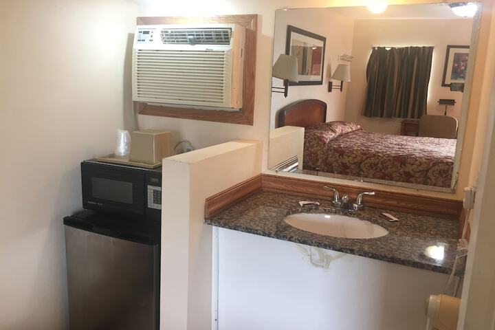 1 Queen Bed (14 of 23)